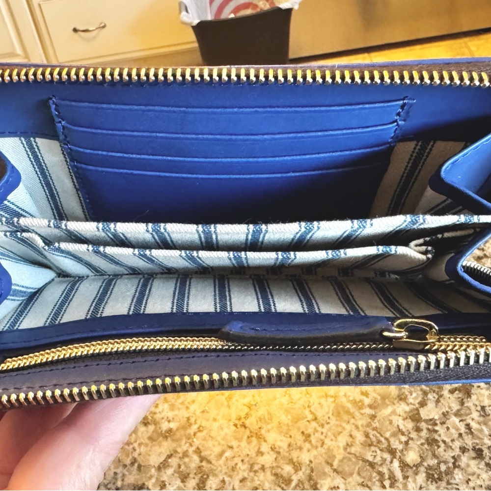 Dooney & Bourke Leather Wallet NWT
